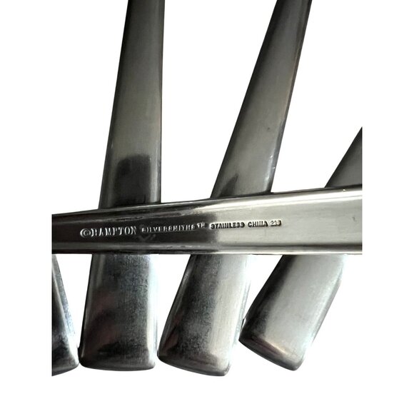 Hampton Silversmiths Stainless Steel Soup Spoons Set of 4 Modern Flatware 233 - Picture 2 of 2